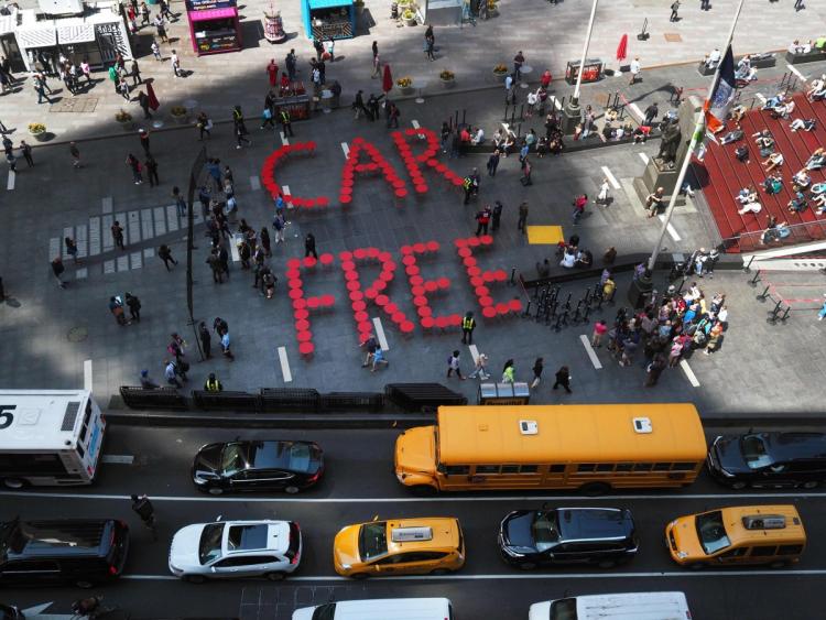 🌎 A l'occasion du Jour de la Terre ce samedi 21 avril, une partie de Broadway sera fermée à la circulation automobile (de Times Square à Union Square) #CarFreeEarthDay #EarthDay2018