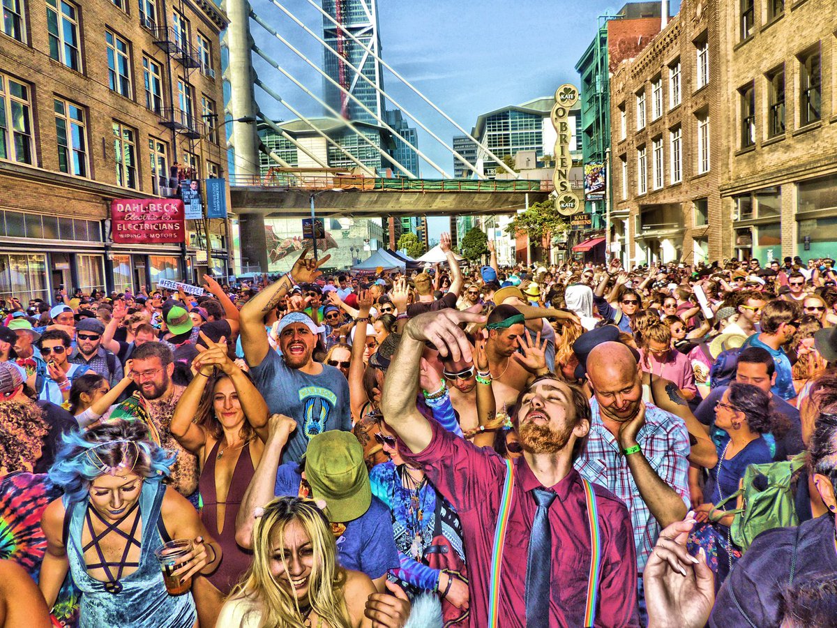 HowWeirdSF's tweet photo. Funky people getting down to groovy beats at last year's #HowWeirdStreetFaire. In 3 weeks we'll do it again! Join us https://t.co/Hze5CPcZRf Photo by  #MAYASPACESanFrancisco #May6 #HWSF #howweirdday #festival #streetfair #Music #Art #Dance #costumes #fun #SanFrancisco #BayArea https://t.co/BdlQ31Qoln