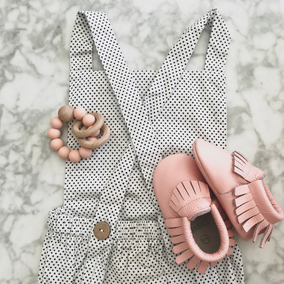 Counting down the seconds until summertime, pinks, and backless rompers 💕

Shop: 
Romper: buff.ly/2EXE7Kd
Teething rattle: buff.ly/2HDGoMk
Pink moccasins: buff.ly/2Hegb7v
