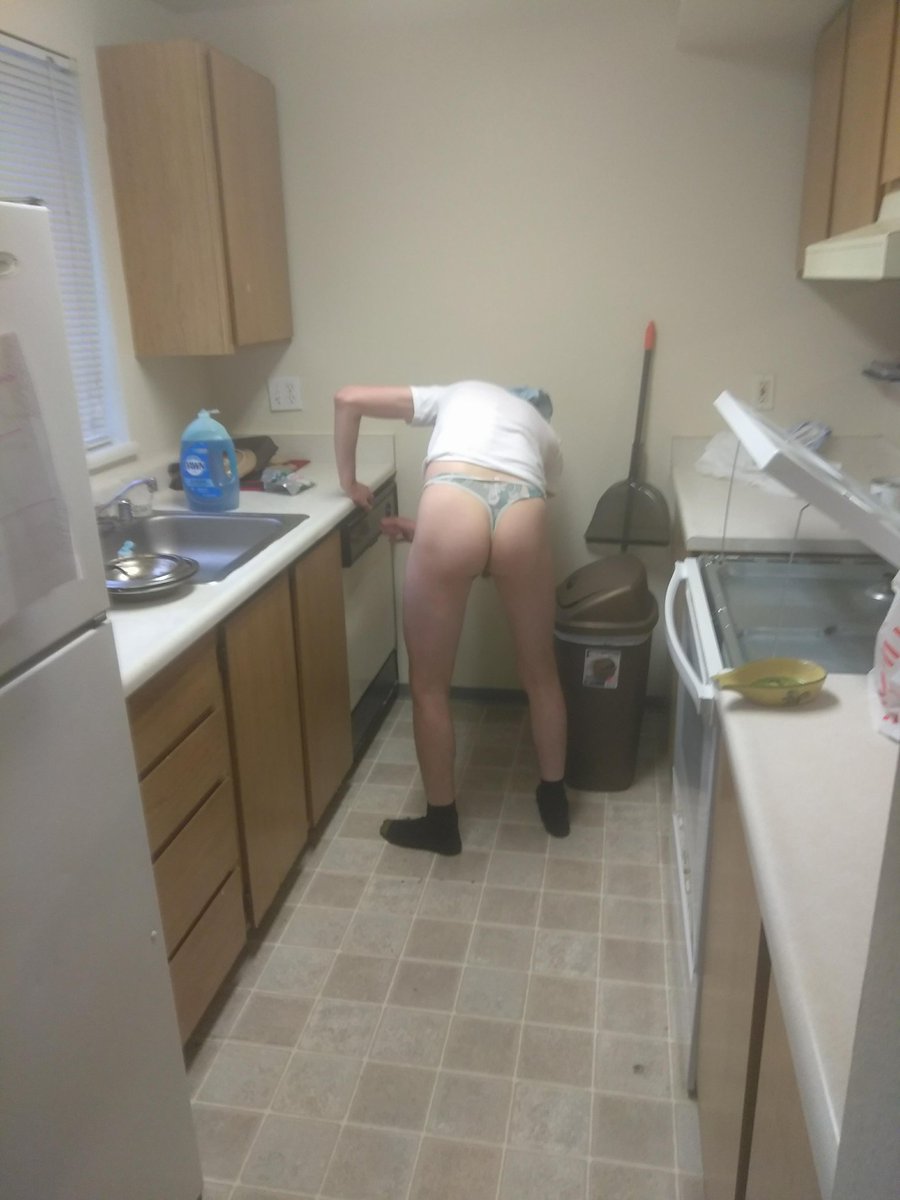 OwnerOfSlave's tweet photo. @KittensThong hahah can't forget to sanitize https://t.co/nPi0saFEPY