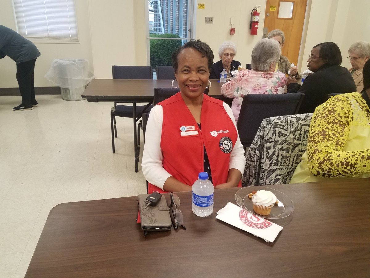 mlsmith0321's tweet photo. National Volunteer Week Reception #IVOLUNTEER #SENIORCORPSWORKS https://t.co/ACjYQYcOAL