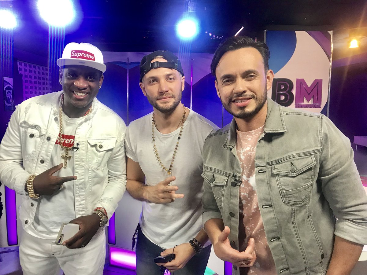 saraoneidol's tweet photo. Con el guapo @gabrielcoronel  junto a @Franjio y #Bongo #miamipromo #venezuela #singer https://t.co/brV80Vyw9N