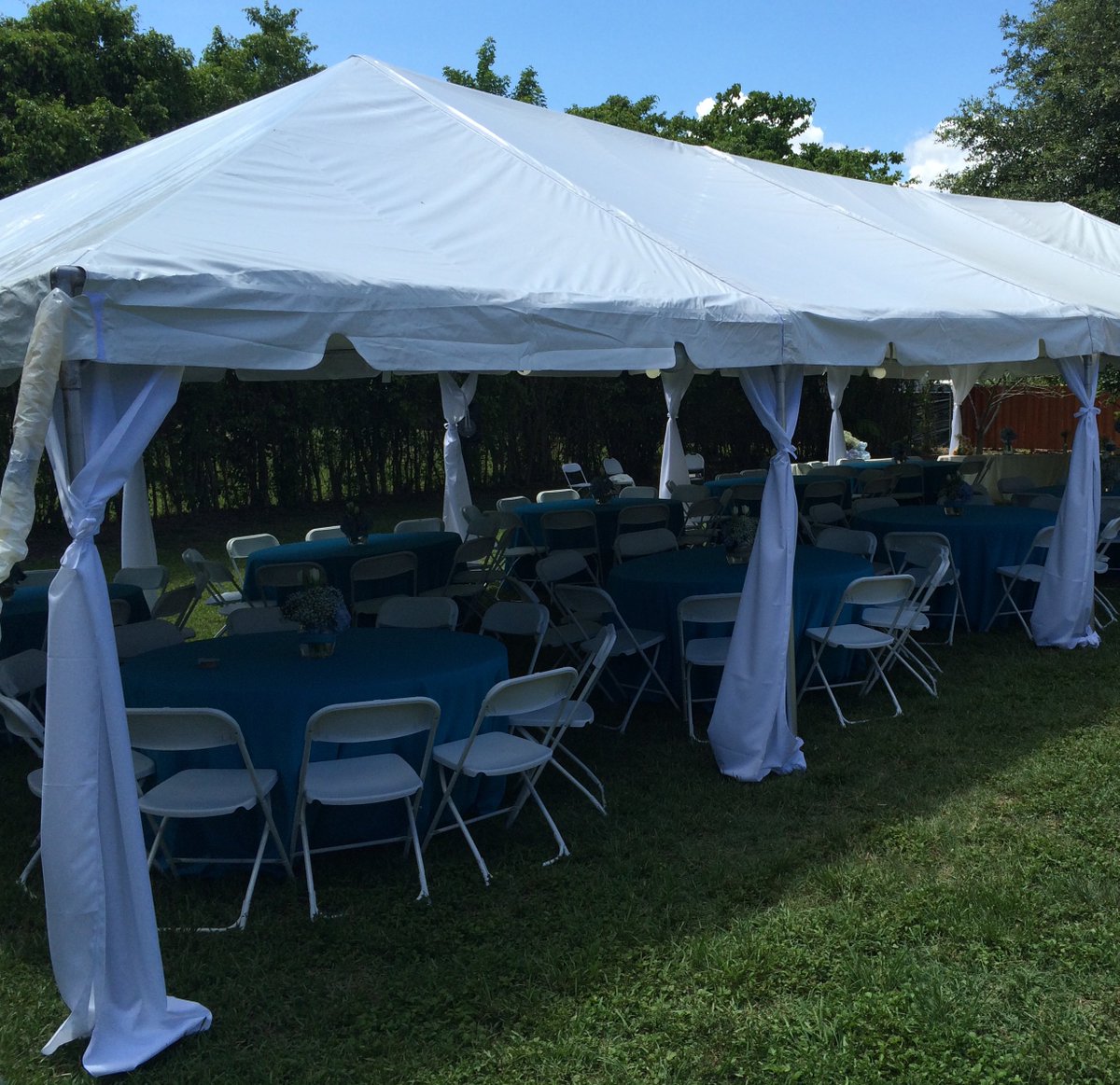 UnlimitedMiami's tweet photo. TENT RENTALS ALL SIZES IN MIAMI
https://t.co/4fxGxdNkRE https://t.co/mnnwEkMnz0