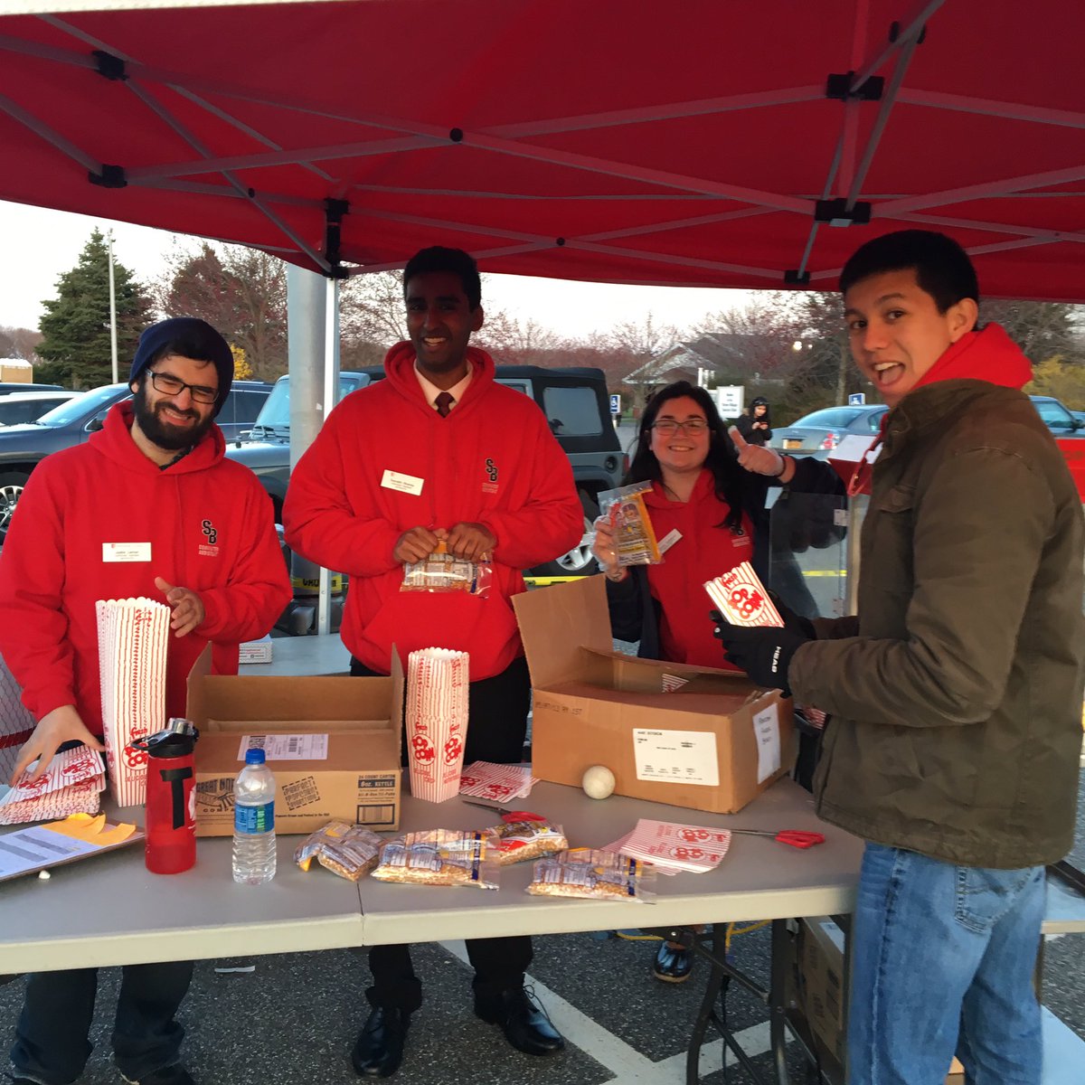 StonyBrookCSA's tweet photo. Come and get your free popcorn at the Drive-in movie at South P 🍿🍿🍿 https://t.co/7MlAsqc0gE