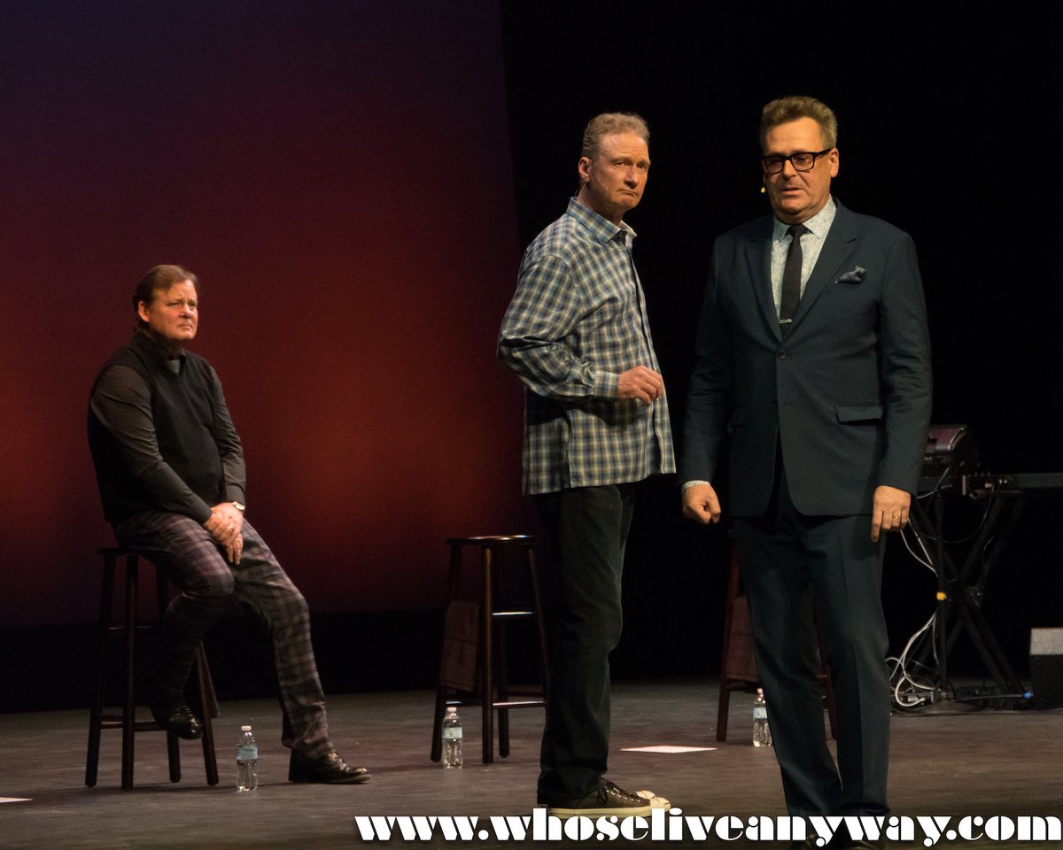 WhoseLiveAnyway's tweet photo. Joel looking at Ryan looking at Greg looking into himself. #drama #layers #seven #onion
.
.
.
#WhoseLineAnyway #ryanstiles #improv
πΈπ@morgangrobe https://t.co/BQOqU1AlUp