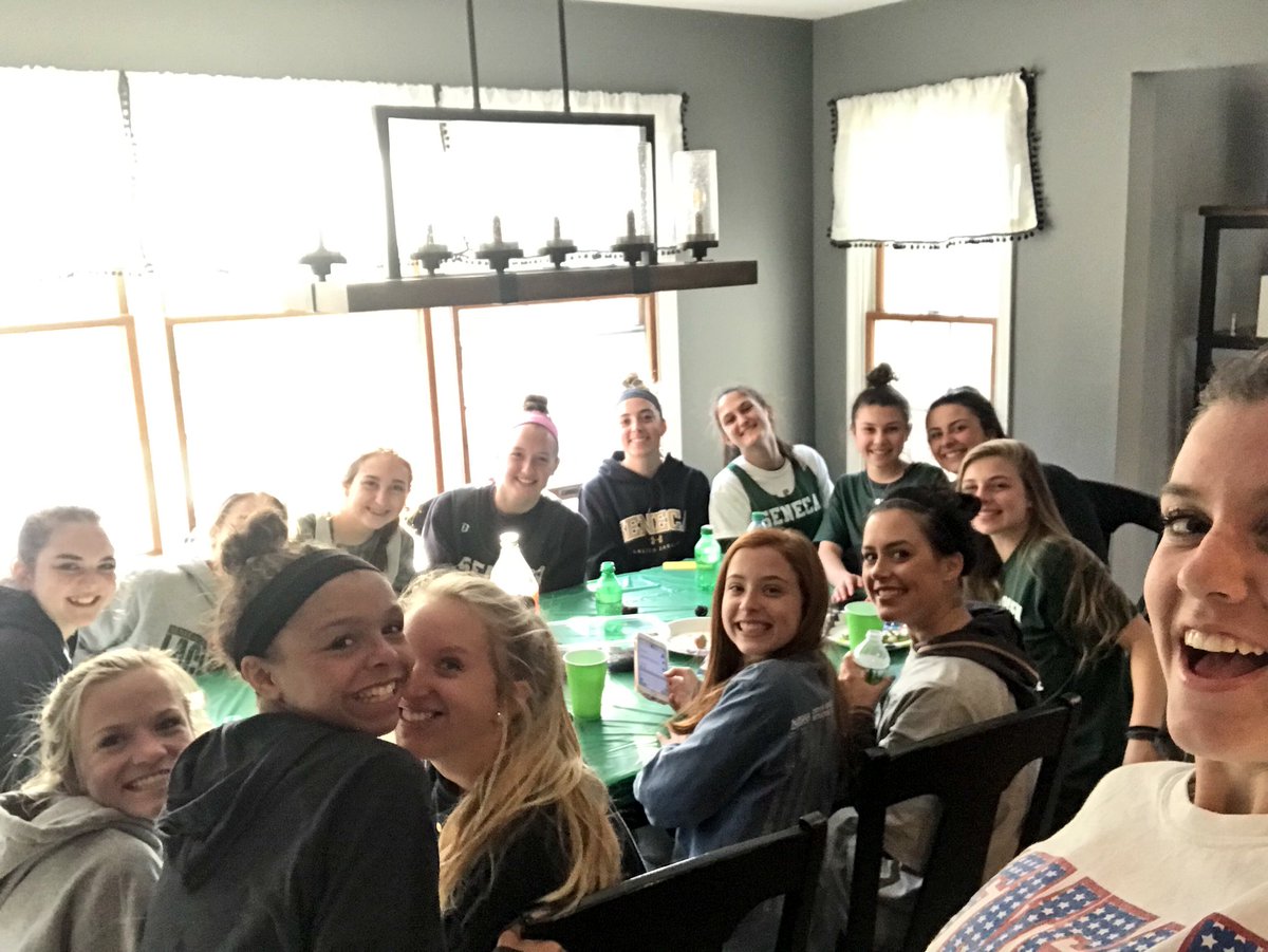 Sengirlslax's tweet image. whole team fueled up and ready for tomorrow #nosetricks #middlenames