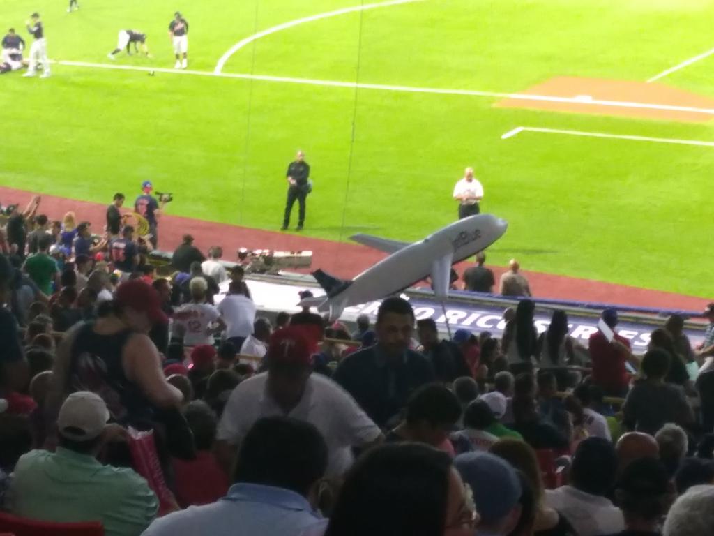 GuarioCandanga's tweet photo. Mensaje subliminal de JetBlue en el juego #RevoluciónJetBlue #MeQuito https://t.co/WiRR4j4TxM