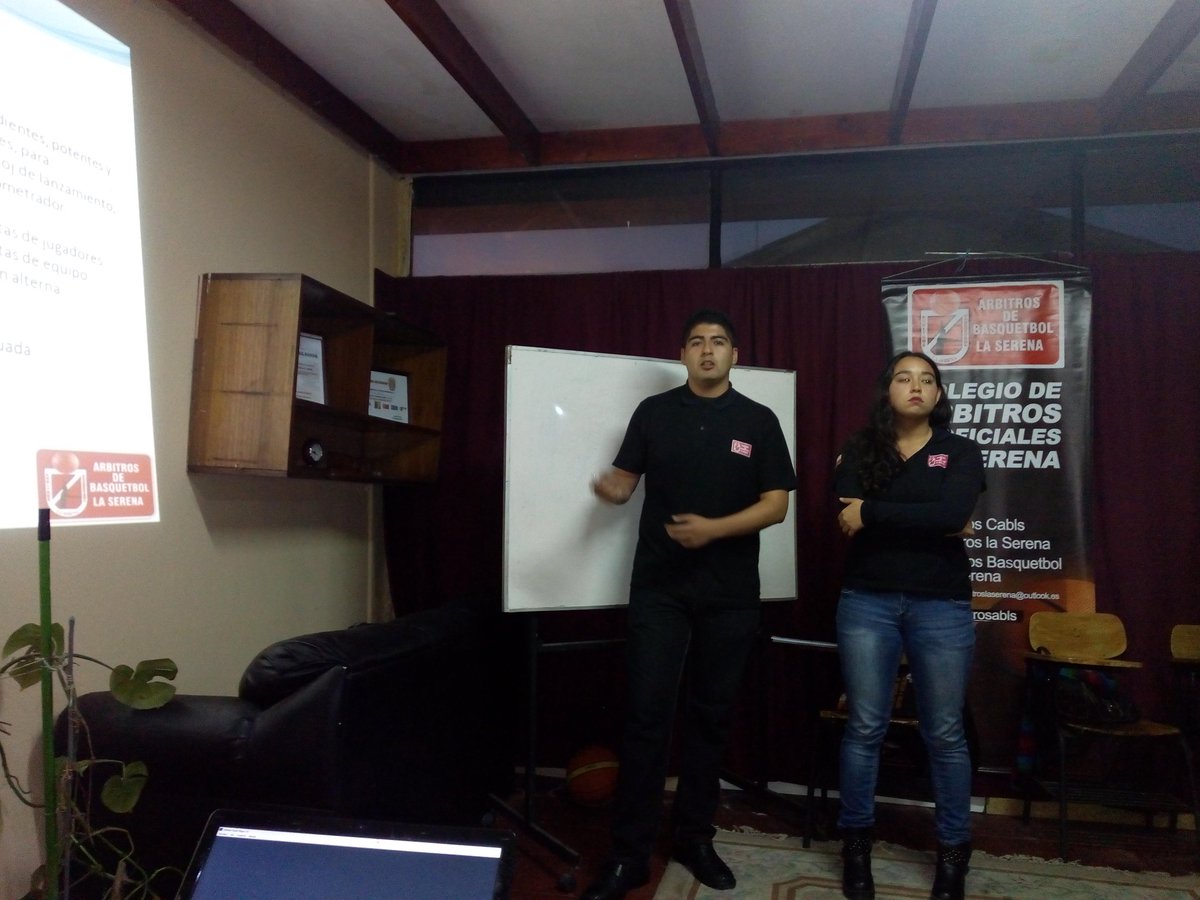 ArbitrosAbls's tweet photo. Victor Castillo junto a Catalina Rojas Exponen reglas 2 y 3 del reglamento Oficial de Básquetbol 2018 #seguimosavanzando #CABLS #DESARROLLO #EXPOSICIONES https://t.co/vH5qhm7BAH