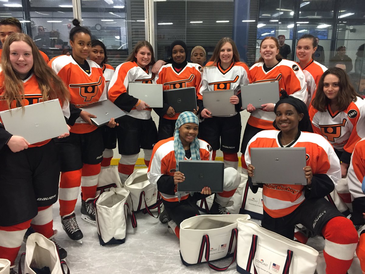 SniderHockey's tweet image. Wow! @JocelyneUSA17 and @moniquelam7, along with #DavidLCohen @Comcast just surprised over 100 @SniderHockey students with brand new @HP laptops! Our students will also have access to the internet via Comcast’s #internetessentials program! #ComcastCaresDay