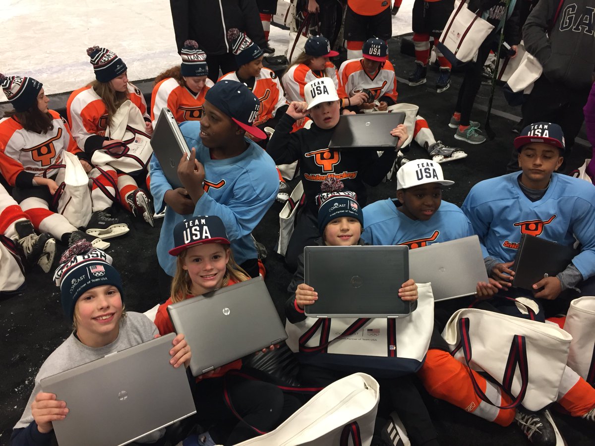 SniderHockey's tweet image. Wow! @JocelyneUSA17 and @moniquelam7, along with #DavidLCohen @Comcast just surprised over 100 @SniderHockey students with brand new @HP laptops! Our students will also have access to the internet via Comcast’s #internetessentials program! #ComcastCaresDay