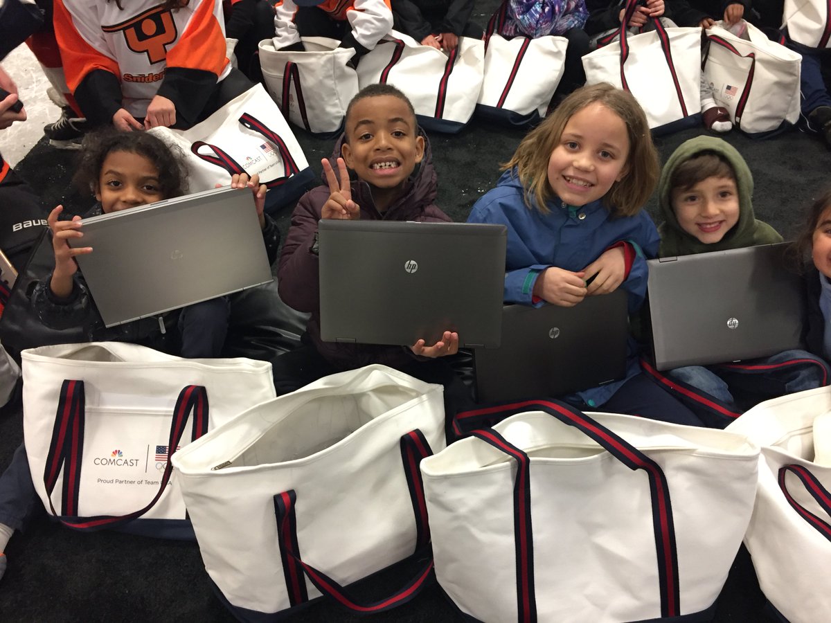 SniderHockey's tweet image. Wow! @JocelyneUSA17 and @moniquelam7, along with #DavidLCohen @Comcast just surprised over 100 @SniderHockey students with brand new @HP laptops! Our students will also have access to the internet via Comcast’s #internetessentials program! #ComcastCaresDay