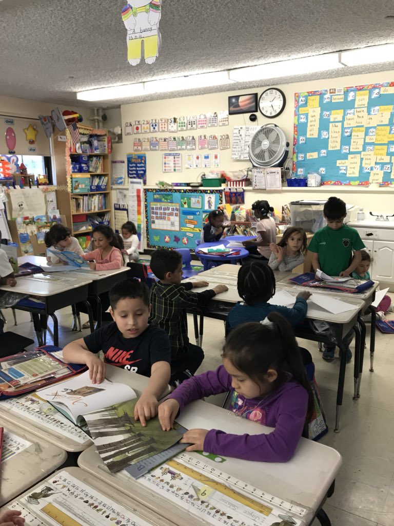 CDluoik's tweet photo. Had some First Grade visitors today in Kindergarten to share their awesome writing ✍️ pieces!!! The kids had a blast!! Who doesn’t love a special visitor...especially when it’s your sibling!!!💕 #WO2World @kim_greenwald https://t.co/JVngGcqpVD