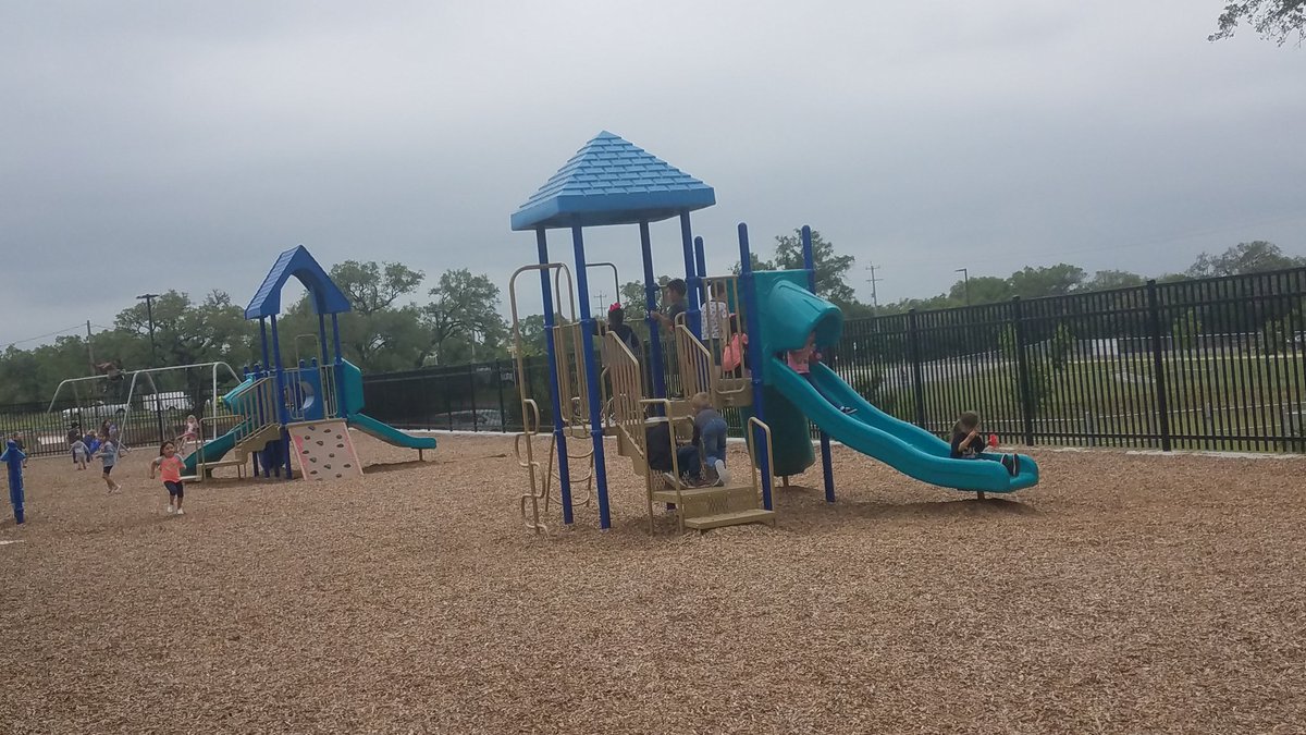 jillbt_'s tweet photo. The kids (and adults) had a blast with Wonderful Weather Wednesday as our celebration today for Week Of The Young Child ♡♡ #WOYC18 #bcoleinspired #coleprekppcdcollab  #coleppcd #nisdppcd #nisdcole @sandy_salazar_ https://t.co/HaRkoqm8tL