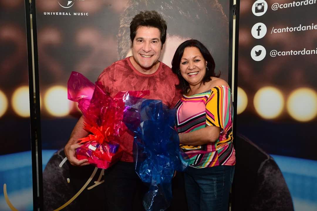 fcloukaspdaniel's tweet photo. @cantordaniel obrigada pelo carinho,pela atenção,Sem palavras para agradecer tanto carinho tanto amor..amamos amar você,não esquece.❤❤❤❤
#ProduçãoDaniel #DanielNaEstrada #Vandinho. https://t.co/wK1lji8Rql