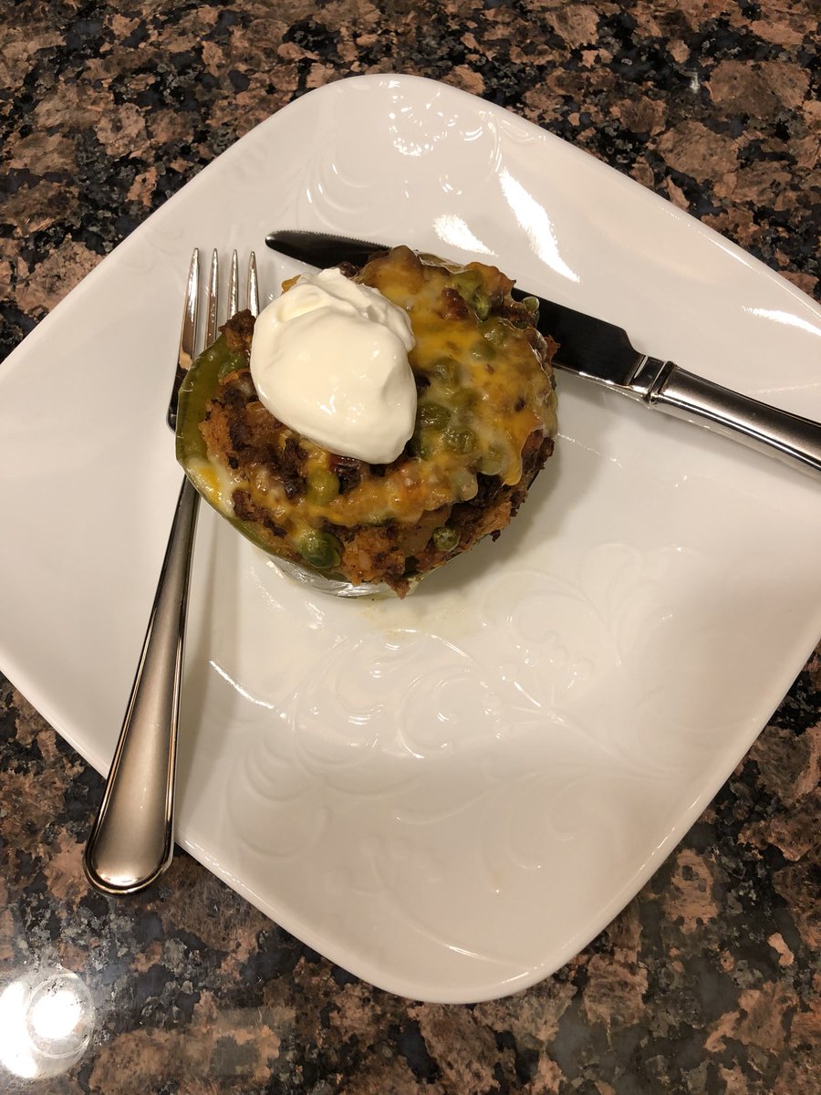 whats4GFdinner's tweet photo. When the Browns have GF #TacoTues they use the leftovers on #GFSouthwestWeds to make these Amazing Stuffed Southwestern peppers! And yes that is a dollop of Daisy! Thxs to @schwans @VVSupremo @kroger @AldiUSA #GFdinner #GFMexican #GFmealprep #GFyum #GFWeds https://t.co/b1bPIR2saY