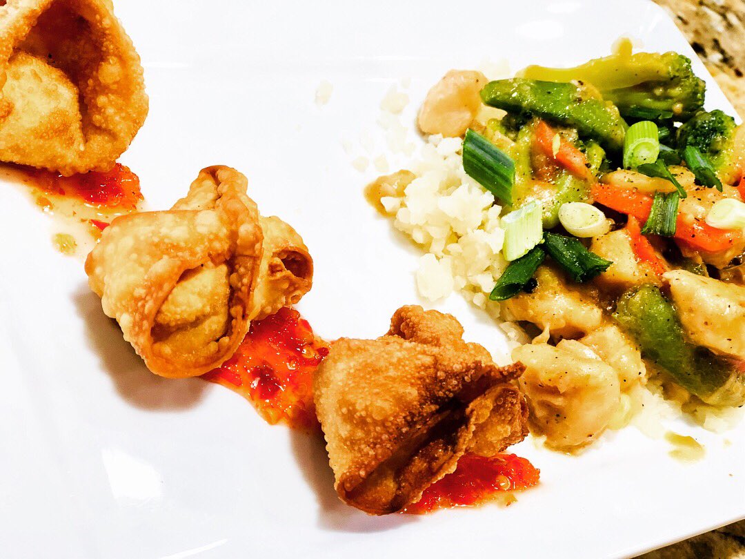 chefbae2's tweet photo. Dinner tonight!! πGarlic-ginger chicken stir fry with riced cauliflower with crab rangoonβs and sweet chili sauce.
#familyfriendlymeals #chefbae #masterchefbae #yummy #food #foodie #foodgasm #foodporn #fresh #veggies #chef #life #best #life #masterchef #followme #followforfollow https://t.co/eziiYWYtNQ