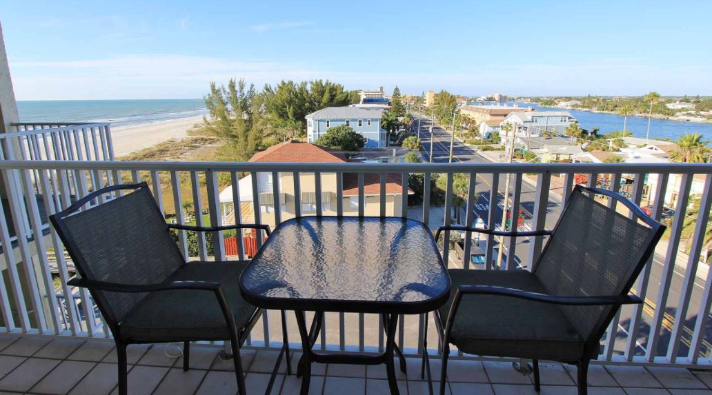 TeemingVR's tweet photo. Need a last minute escape? Come soak up the sunshine 🌞 in Treasure Island 🏝️ THIS WEEKEND 4/20 - 4/23 - $454 rental fee 🤑- book here ➡️ https://t.co/Dj25AmGmPo https://t.co/1IVsWp1zxj