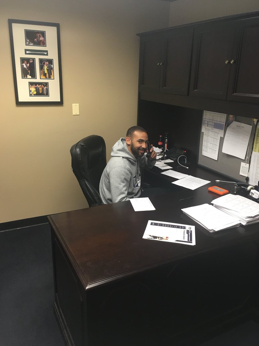 ORUGEC's tweet photo. It’s Thank-A-Thon time! Our student-athletes are calling our generous donors to thank them for supporting ORU Athletics and the Golden Eagle Club! #ORURiseUp https://t.co/upJBzgKC8Z