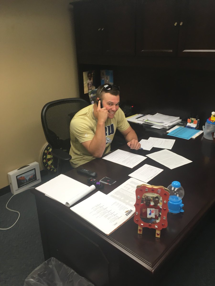 ORUGEC's tweet photo. It’s Thank-A-Thon time! Our student-athletes are calling our generous donors to thank them for supporting ORU Athletics and the Golden Eagle Club! #ORURiseUp https://t.co/upJBzgKC8Z
