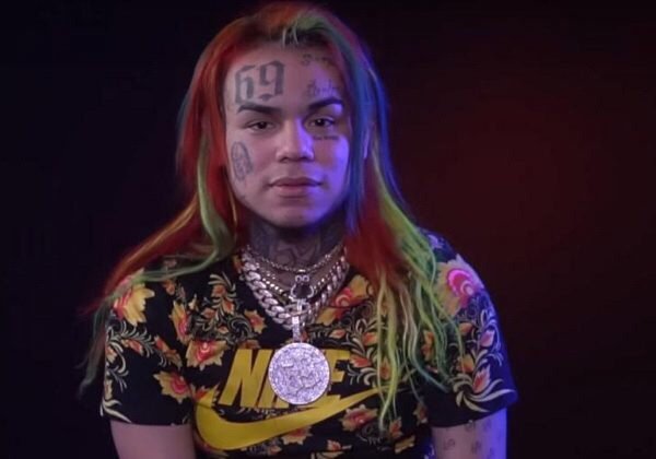 HoodAudio's tweet photo. VIDEO SHOWS #TEKASHI 6IX9INE HAVING #SEX WITH A 17 YEAR OLD GIRL WHO IS NOW PRESSING CHARGES https://t.co/gl4CA6dAzy https://t.co/l1PqGak1Ob
