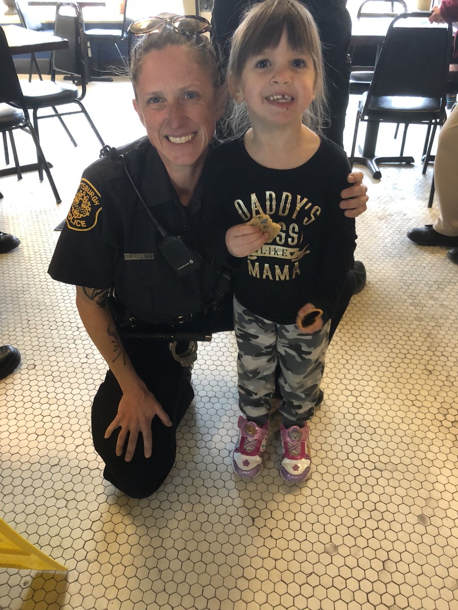 PghZone6's tweet photo. Coffee with Cops at 802 Bean Company in Brookline was amazing tonight! Thanks to all who stopped to say hi! 👮🏻♀️👮🏽♀️ #police412good https://t.co/eyPDkzsFX7