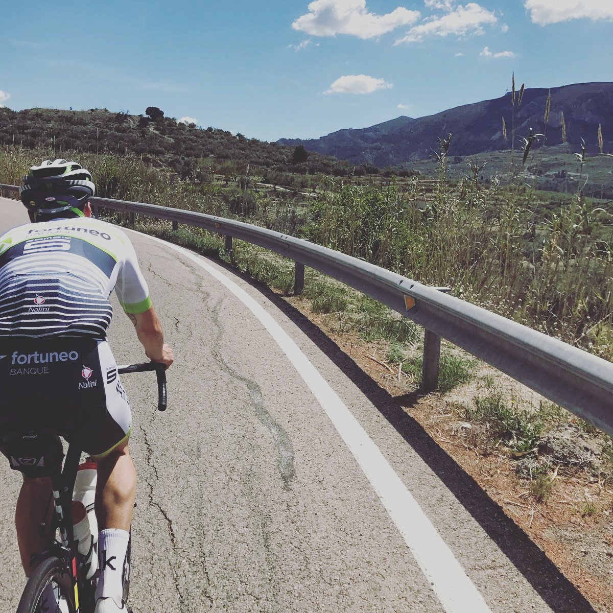 rom1leroux's tweet photo. Aujourd'hui retour à la maison après un bon stage , 7j / 880km / 32h / 14237m d+. Merci à mes 2 collègues @beurdix et @cloarecmathieu de m'avoir accompagné.🇪🇸✈🇫🇷 https://t.co/6zvP0eBWmO