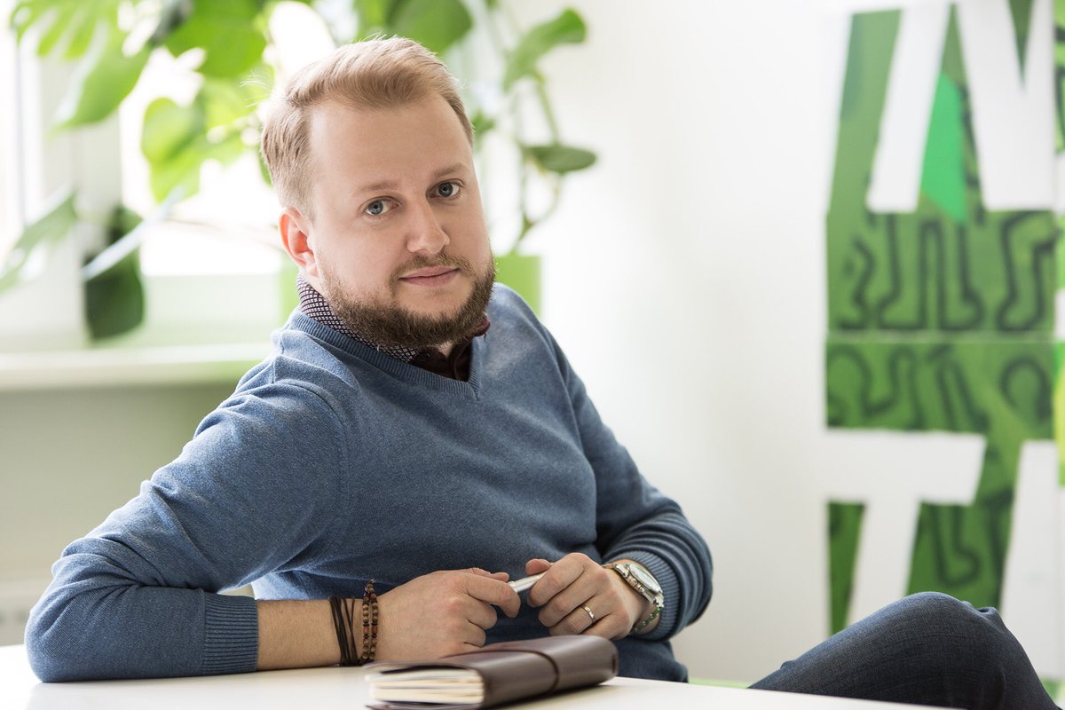 Novým šéfem kreativy českého Triadu se stal Matouš Fridrich: „Značky se předhánějí, která toho řekne víc. Pojďme toho dělat míň. Mým cílem je vytvářet takovou reklamu, na kterou se budeme chtít sami koukat a za kterou nás kamarádi, prarodiče nebo sousedi pochválí.“