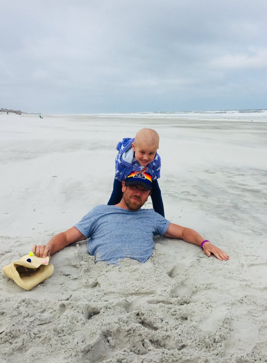 YLvsCancer's tweet photo. What started out as a simple run on the first day of his daughter's cancer treatment turned into something extraordinary. Since then, dad Mikey has completed a 10k run, a 40k bike ride and a 1.5k swim EVERY DAY. 
And he's running the #LondonMarathon on Sunday! Go @Tri4Snowy! 🙌 https://t.co/oCD1edgFiJ