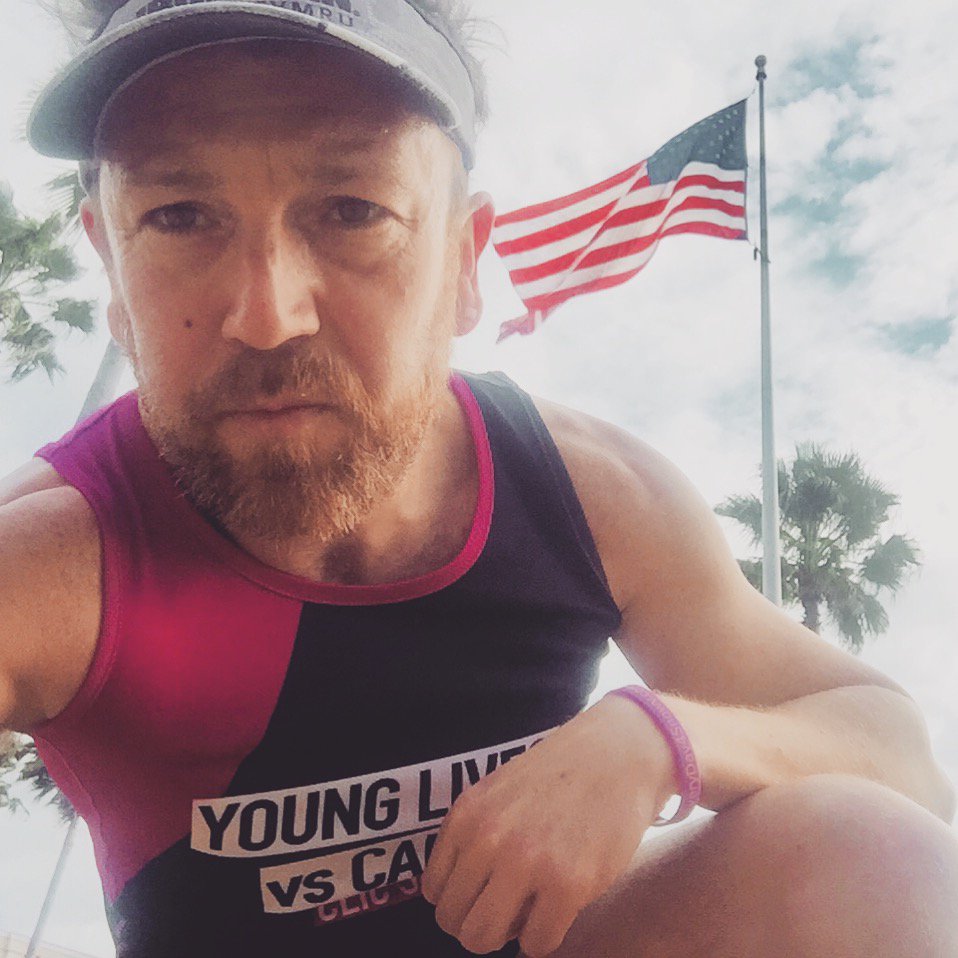 YLvsCancer's tweet photo. What started out as a simple run on the first day of his daughter's cancer treatment turned into something extraordinary. Since then, dad Mikey has completed a 10k run, a 40k bike ride and a 1.5k swim EVERY DAY. 
And he's running the #LondonMarathon on Sunday! Go @Tri4Snowy! 🙌 https://t.co/oCD1edgFiJ