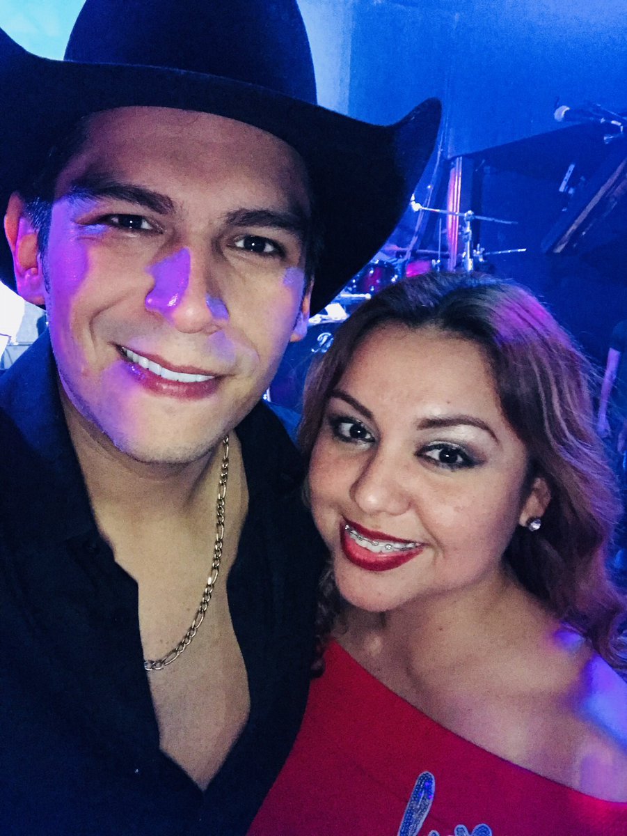 BlancoVepebla's tweet photo. Feliz cumple al que alegra todos mis días con sus canciones...
Que mi Diosito te Bendiga.
Abrazo parejooo @eliasgmedina https://t.co/NjxTsGulMm