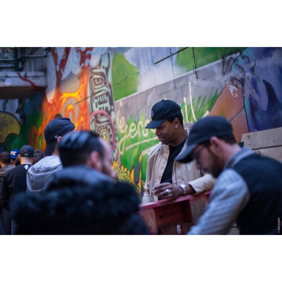 iamsiyahlale's tweet photo. [ @jean.segura85 ] Paparazzifié lors du Mic Attack 10.
#3615bomo #18h48 #lafrasque #DavidSultan #LeoSeviyor #NewVieilleEcole #DandyUrbain #gourgandines #studiotime #hiphop #logicpro #protools #waves #tver #moster #jazzhiphop #rock #rap #happiness #singer  #LoveSon #ootd #ladraft https://t.co/j9sN8rofcr