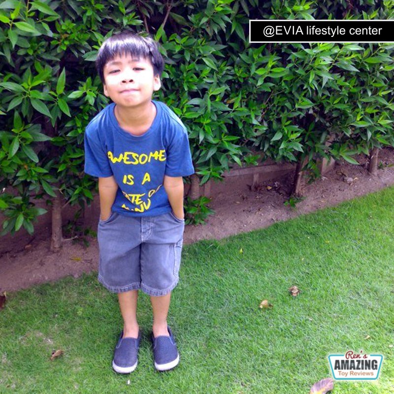 LifeByRen's tweet photo. My mom and dad said I was so cute here! #kids #kidsfashion #justees #ThrowbackThursday #RensAmazingToys https://t.co/Oha2US3bw3