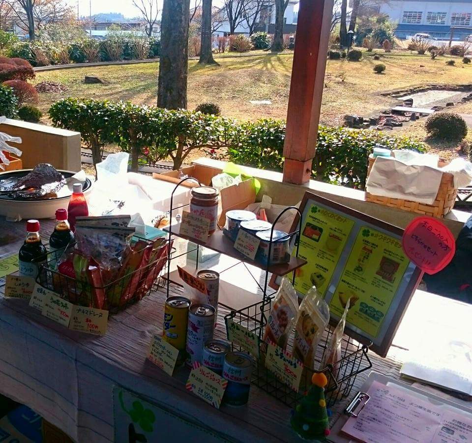 happycollabo's tweet photo. よつ葉生協
両日出店

よつ葉生協オリジナル
国産素材で作られた身体にやさしい調味料や100%植物素材のカレールゥなどの販売と
お子さんも安心して食べられる
合成添加物を使っていない無塩せきウィンナーの試食をおこないます

今回は
無農薬のじゃがいものつめ放題も！！！
お待ちしてま～す🎵 https://t.co/X3ICS26z9L