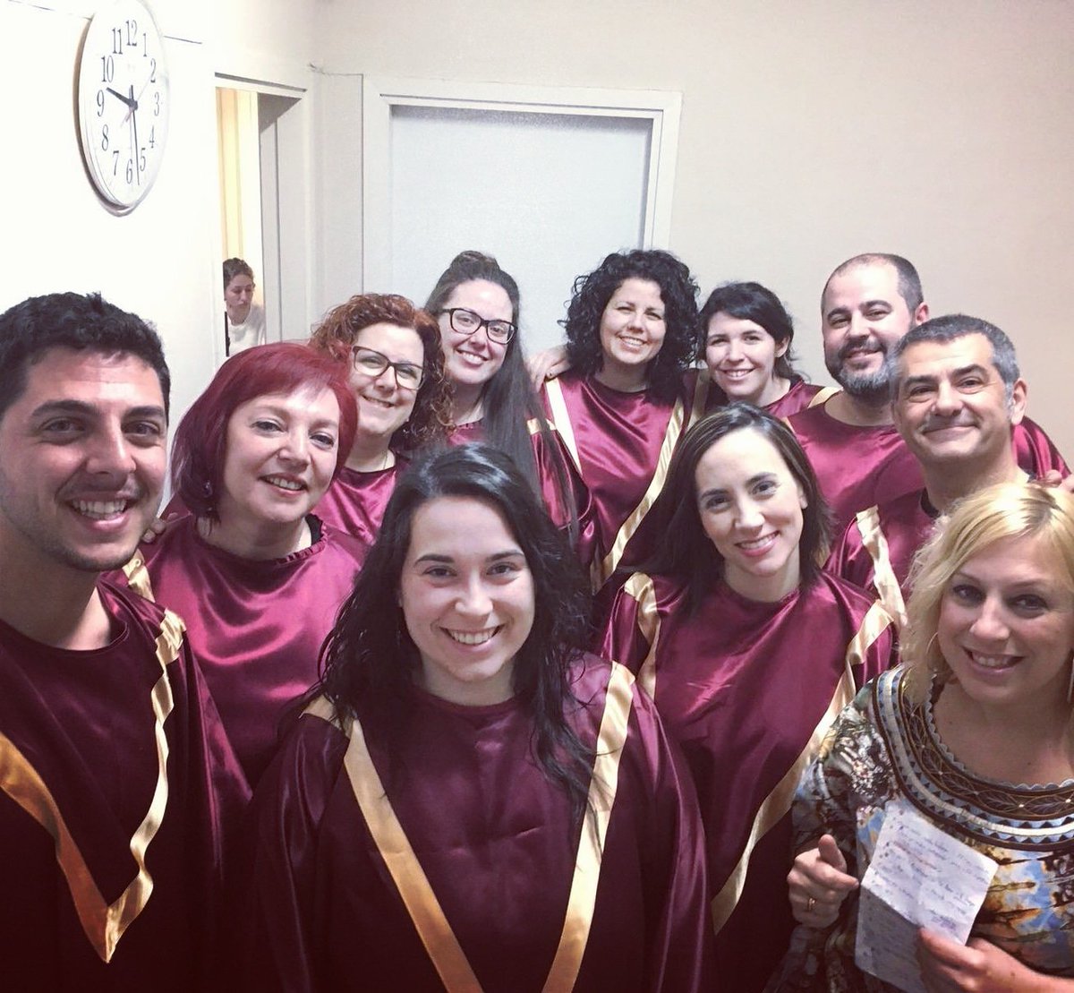 CoroGospelVida's tweet photo. Ayer tuvimos el gran privilegio de hacer dos talleres en el Cpi Manuel Padin Truiteiro

Pudimos contarles a los niños la historia del Gospel a través de un viaje muy especial, donde conocieron a un niño muy valiente!

#gospelittles #gospelcolegios #gospelvida #gospelgalicia https://t.co/rJd31Ss4ZM
