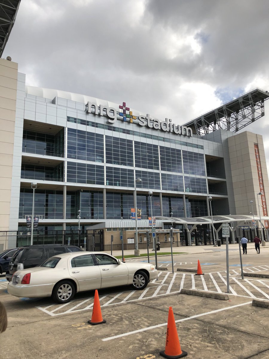 <a href="/HumbleISD_SCHS/">Summer Creek High</a> seniors... Guess what we were getting ready for today?! 🎓@KerriSmith_SCHS <a href="/summercreek18/">SCHS Class of 2018</a> #38days