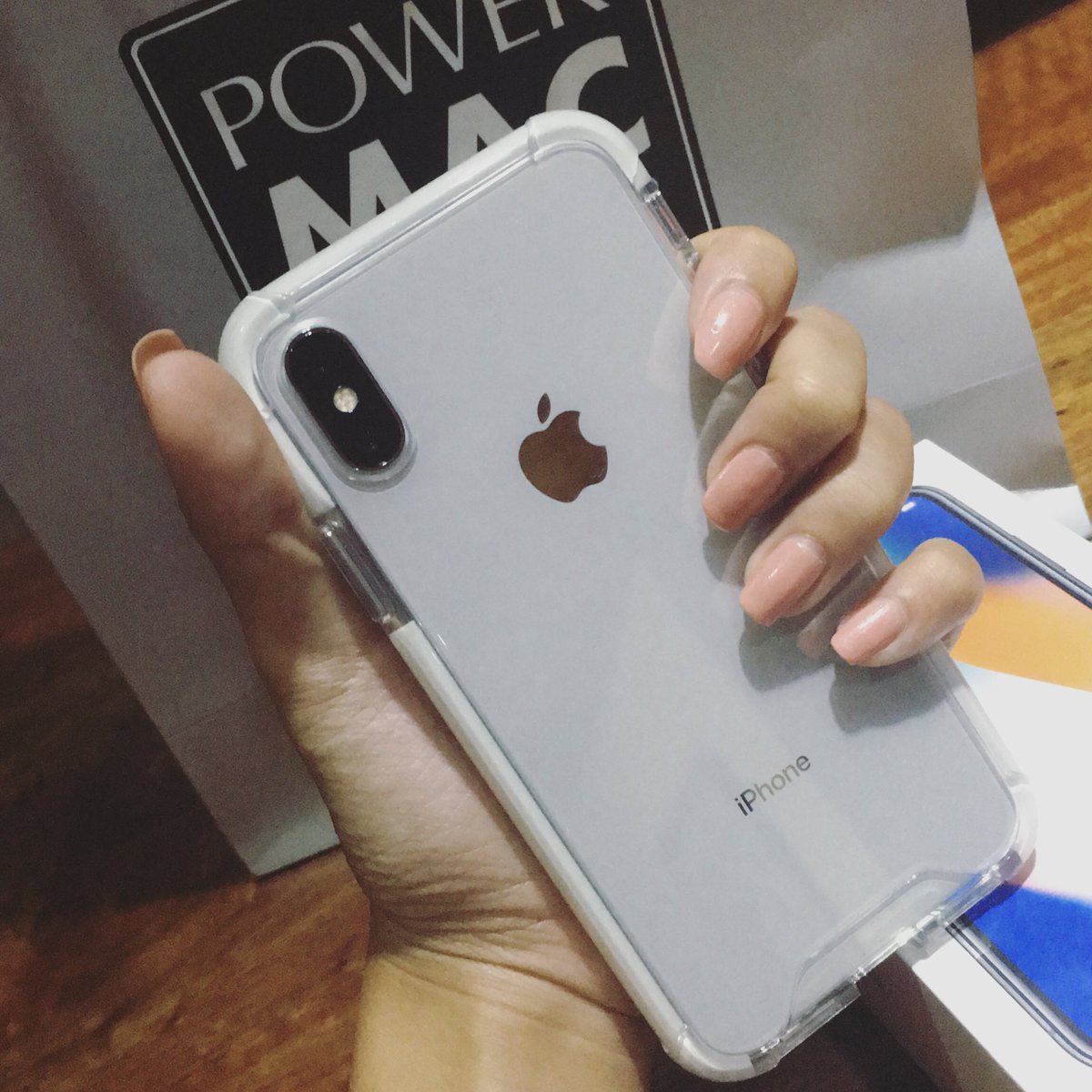 msloryne's tweet photo. RT THIS LUCKY IPHONE X PARA MAGKAIPHONE X KA NA RIN!! ❤️ TIWALA LANG 😉

THANK YOU MOM AND DAD FOR THIS 😭🌻 https://t.co/UlzQzRjsyg