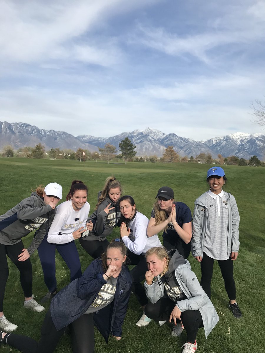 SHSGolfGirls's tweet photo. Your lady eags may have taken the L today but we had fun doing it!! Better watch out for us next tournament bc we comin to win! #thirdplaceisntbad #soarin https://t.co/NRpxQ3CNuA