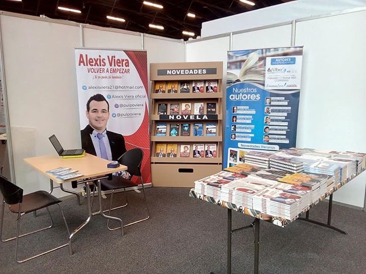pulpoviera's tweet photo. Hola amigos, les cuento que mañana y el viernes voy a estar en la feria del libro en Bogota.
Nuestro stand, pabellón 17 stand 1921. De 12:00 a 5:00pm.  
Te espero para que te lleves el libro firmado.🐙😀👍
Me ayudas con un RT?
Gracias.😉 https://t.co/Wq26kjsUjh