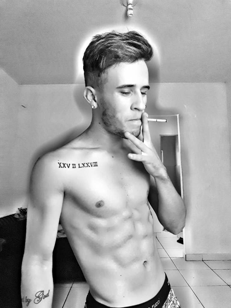 Patrick_Aaraujo's tweet photo. ' Eu e meu palheiro 😉😍 https://t.co/XzFz47xuwC
