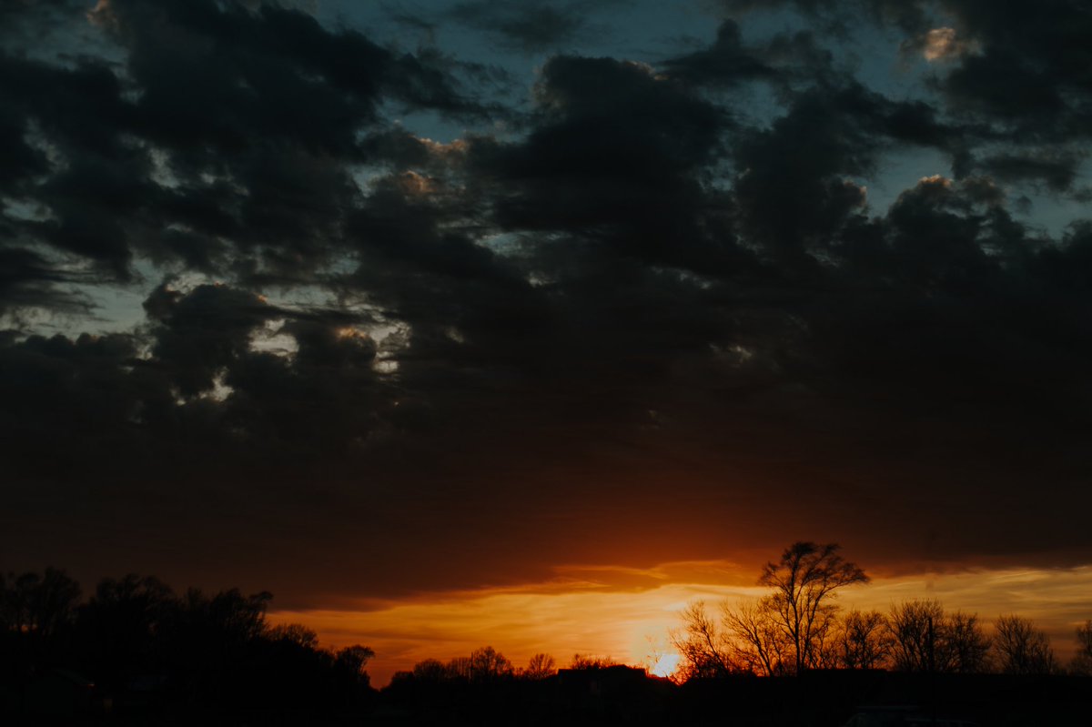 paigetweeted's tweet photo. #sunsethunting https://t.co/SMGlRPtAQ3