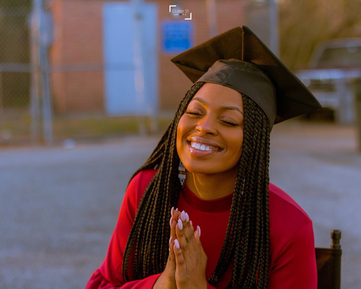 JaelinCollier's tweet photo. Just a preview of #BlackGradMagic SZN 2๐จ๐พโ๐๐ฉ๐พโ๐
#currystreetshots๐ธ https://t.co/HJ52Ed8ZGm