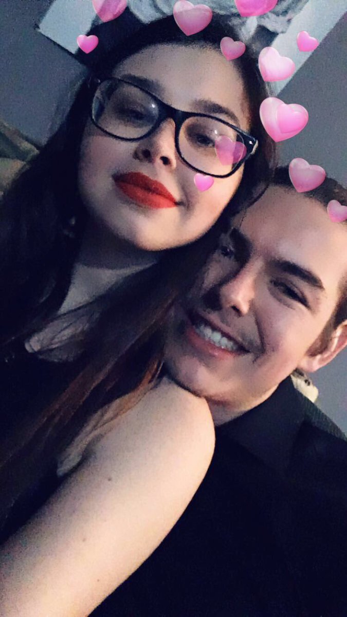 shawnacee_'s tweet photo. living over 500 kms away from my favourite person is so so so hard but he makes all the struggles that come along with long distance relationships worth it💗 @prevs24 thank u for being u☀️ https://t.co/WiAvW6jmvF