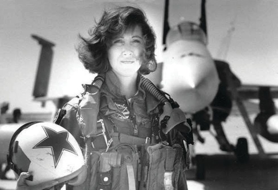 andyfunk's tweet photo. Tammy Jo Shults, one of the first female fighter pilots for the Navy and life-saving pilot of #SWA1380. You’re my definition of a hero and total #badass https://t.co/U4vVgkEVKi