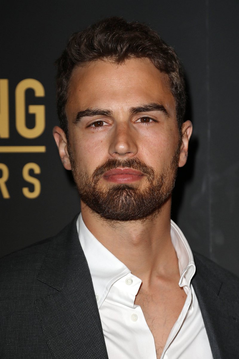TheoJamesOrg's tweet photo. 📸 HQ photos from the NYC screening of "Backstabbing for Beginners" (April 17) - https://t.co/accYKNKVax #TheoJames #BackstabbingForBeginners https://t.co/sngJs0dqP3