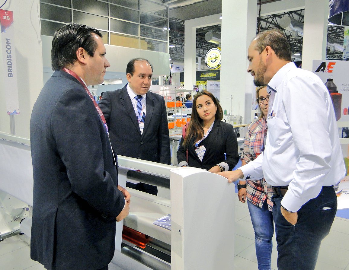 Produccion_Ecu's tweet photo. #Ecuatextil 2018, feria especializada en la industria textil y confección. Reúne 120 expositores entre proveedores de textiles, maquinarias e insumos, 75% nacionales y 35% internacionales. https://t.co/Ej290l3q0A