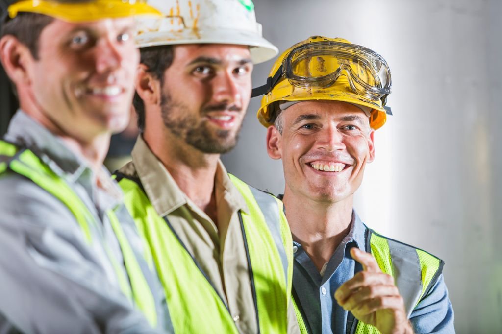 WorkHealthyAus's tweet photo. A Manual Handling Risk Assessment will leave you seeing more of your workers on site rather than injured at home! By ensuring your workers have the ability to undertake tasks safely, you’ll see a decrease in absenteeism in no time so call us on 1300 734 643 #workhealthyaus https://t.co/Z56fiRNbBS