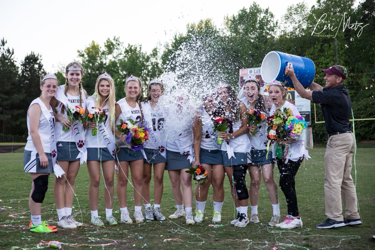 lori_metz's tweet photo. 2018.04.18 Senior Girls LAX Night #haillakeside #watchtheirfaces #ohcoachcoxisfullofsurprises https://t.co/x7rUlAnnrt
