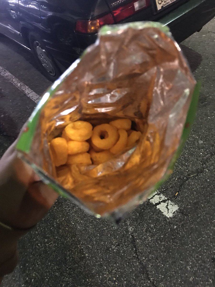 NavaVlogs27's tweet photo. #WiseChips #CheesedoodleO’s i know y’all have air in the bags, but wtf is this bro?!! MIGHT AS WELL GIVEN ME JUST A SEALED BAG ! Bruh !!!! https://t.co/bX2FvpYZte
