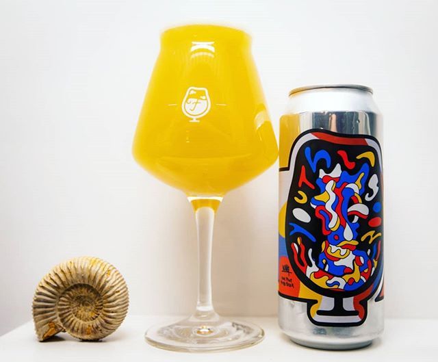 PeteCatKite's tweet photo. Youth Lagoon by Foam. And a petrified nautilus. #foambrewers #foam #youthlagoon #youth #lagoon #ipa #dipa #doubleipa #craftbeer #craftbrew #beer #beerphoto #beerstagram #nautilus #petrifiednautilus #cheers🍻 https://t.co/rkYuvwJVAq https://t.co/L2WR1SgvxQ