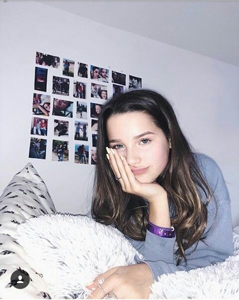 HaileyD_RP's tweet photo. 👑 Haily Vivvy Doorway 
👑 Part of: @FosterCrossover 
👑 Ships w/ chem 
👑 Cousin: @YasminA_RP 
👑 Nice person but can be a brat sometimes if provoked 😊😈
👑 Lewds: 🚫
👑 100% straight 
👑 FC: Annie Leblanc 
👑 ❤ and 🔄 is swell! 🙂 https://t.co/O3VI1jASOA